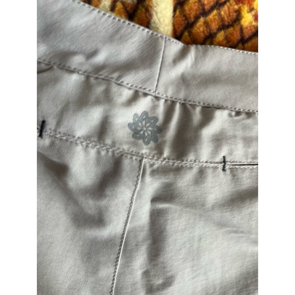 EUC Title Nine Shorts Women’s Size 10 Beige Casual - Picture 6 of 7